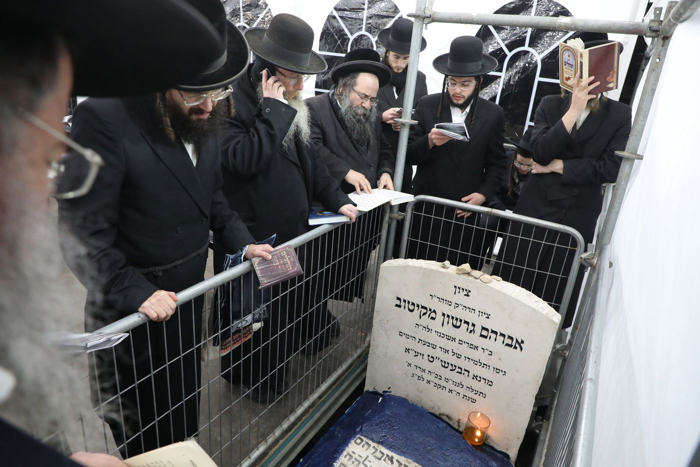 המונים בהילולת הרה"ק רבי אברהם גרשון מקיטוב זיע"א