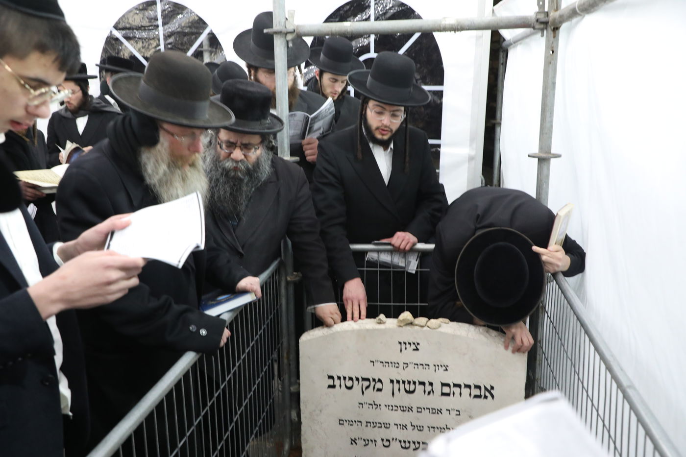 המונים בהילולת הרה"ק רבי אברהם גרשון מקיטוב זיע"א