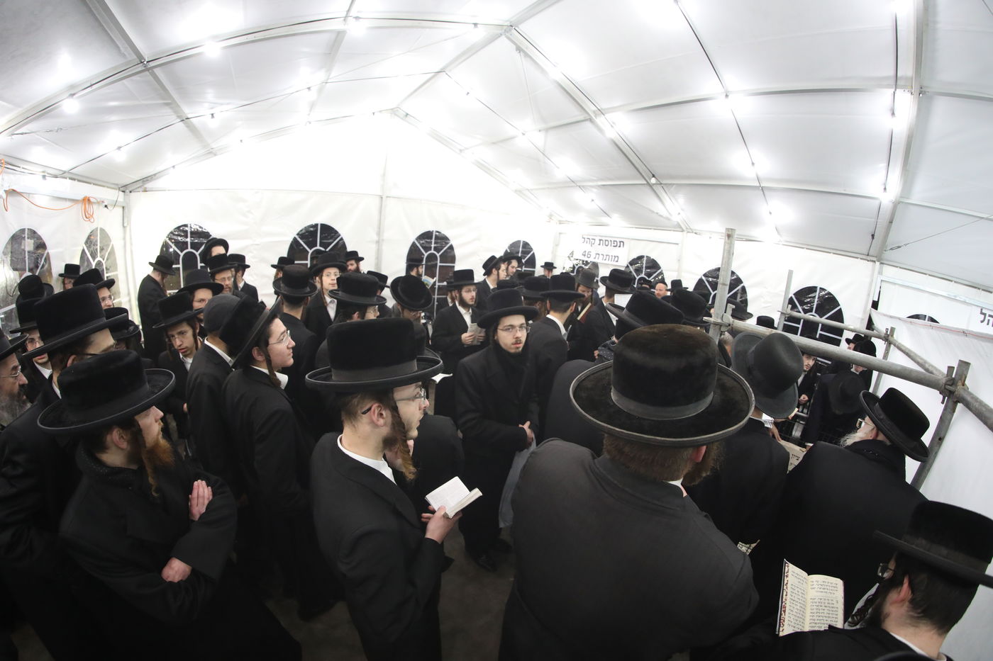 המונים בהילולת הרה"ק רבי אברהם גרשון מקיטוב זיע"א