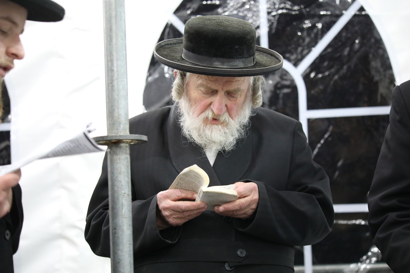 המונים בהילולת הרה"ק רבי אברהם גרשון מקיטוב זיע"א
