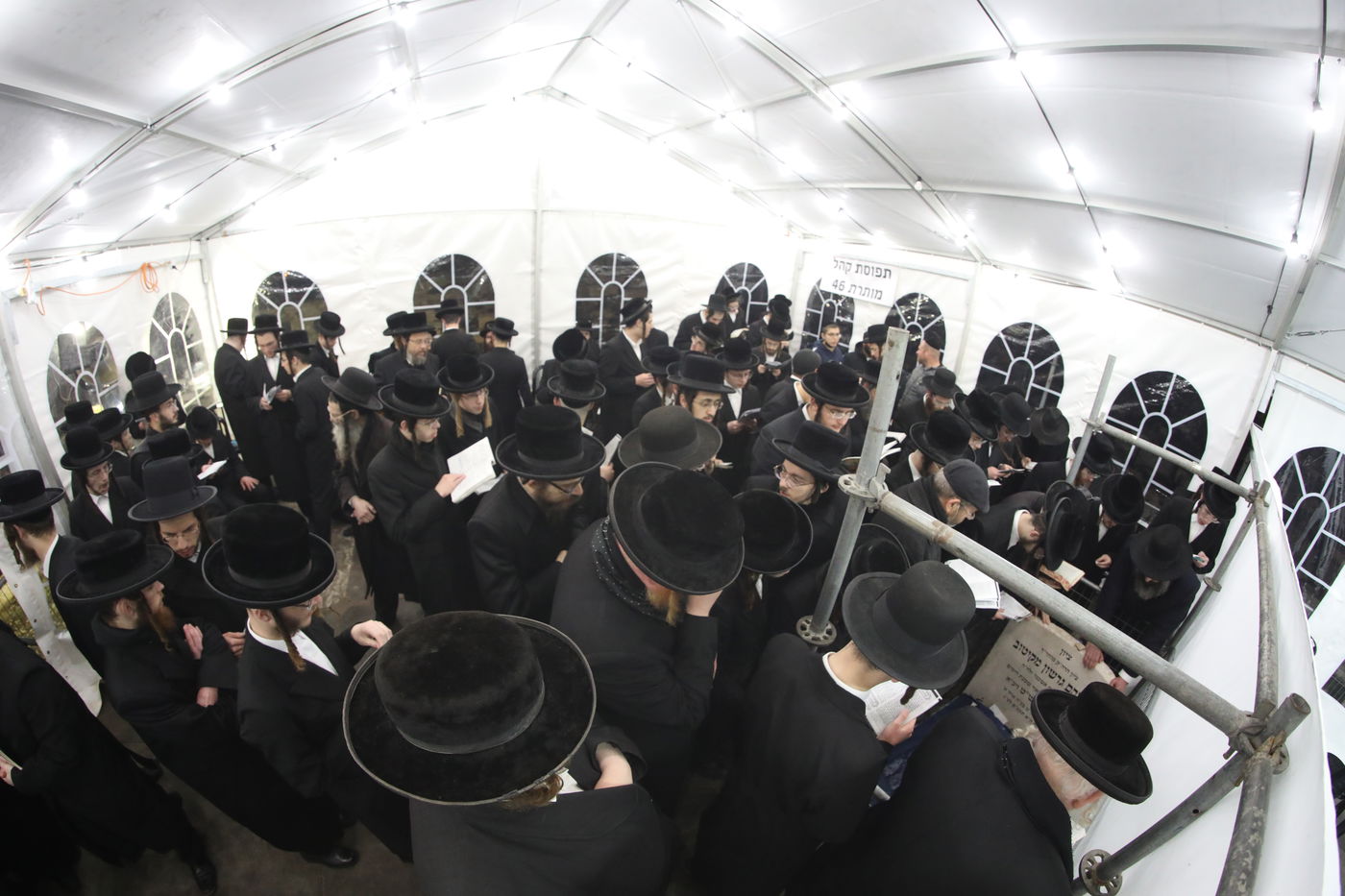 המונים בהילולת הרה"ק רבי אברהם גרשון מקיטוב זיע"א