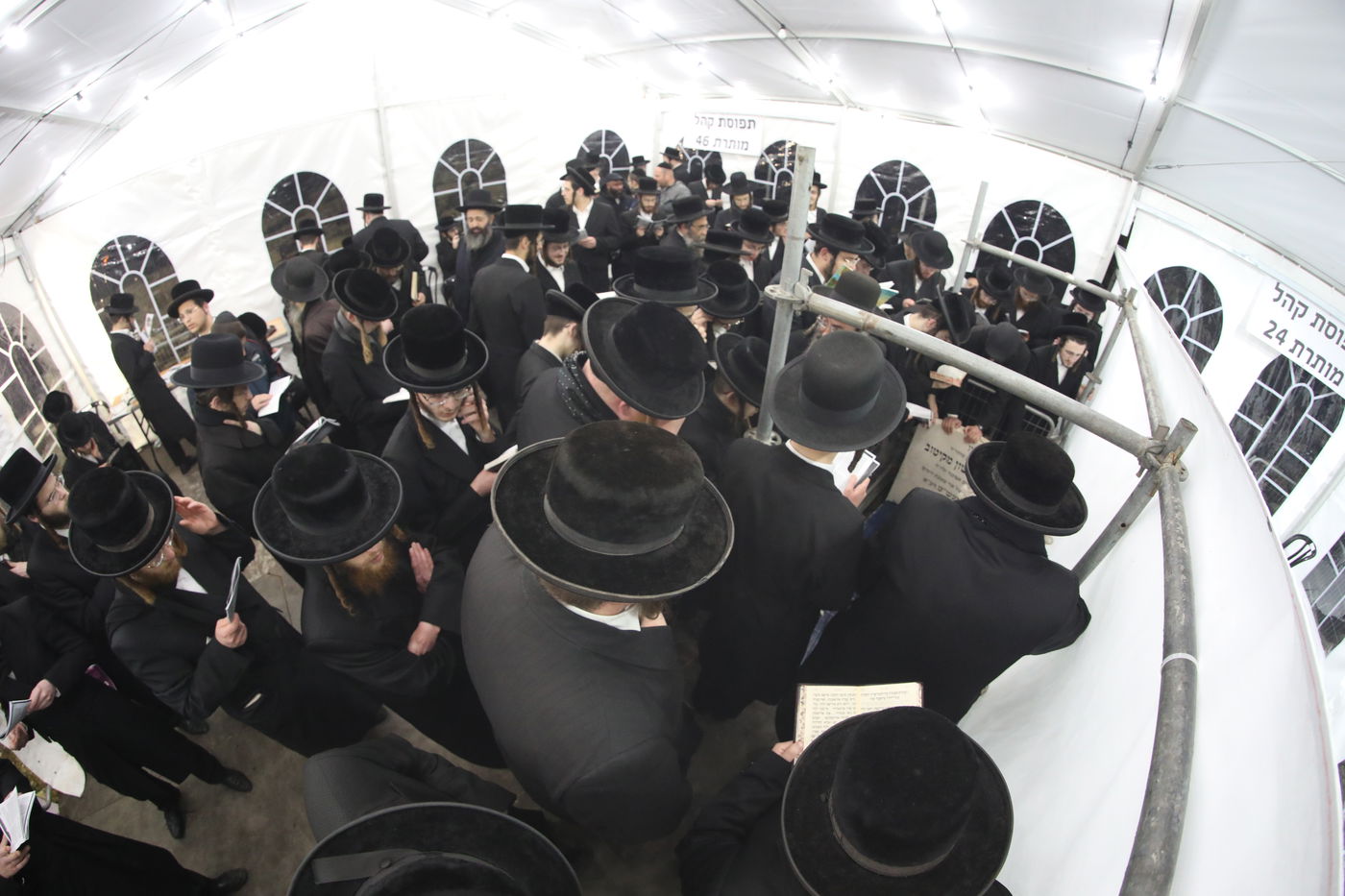 המונים בהילולת הרה"ק רבי אברהם גרשון מקיטוב זיע"א