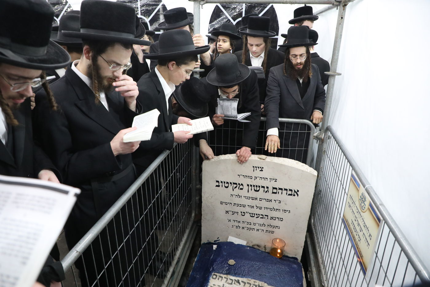 המונים בהילולת הרה"ק רבי אברהם גרשון מקיטוב זיע"א