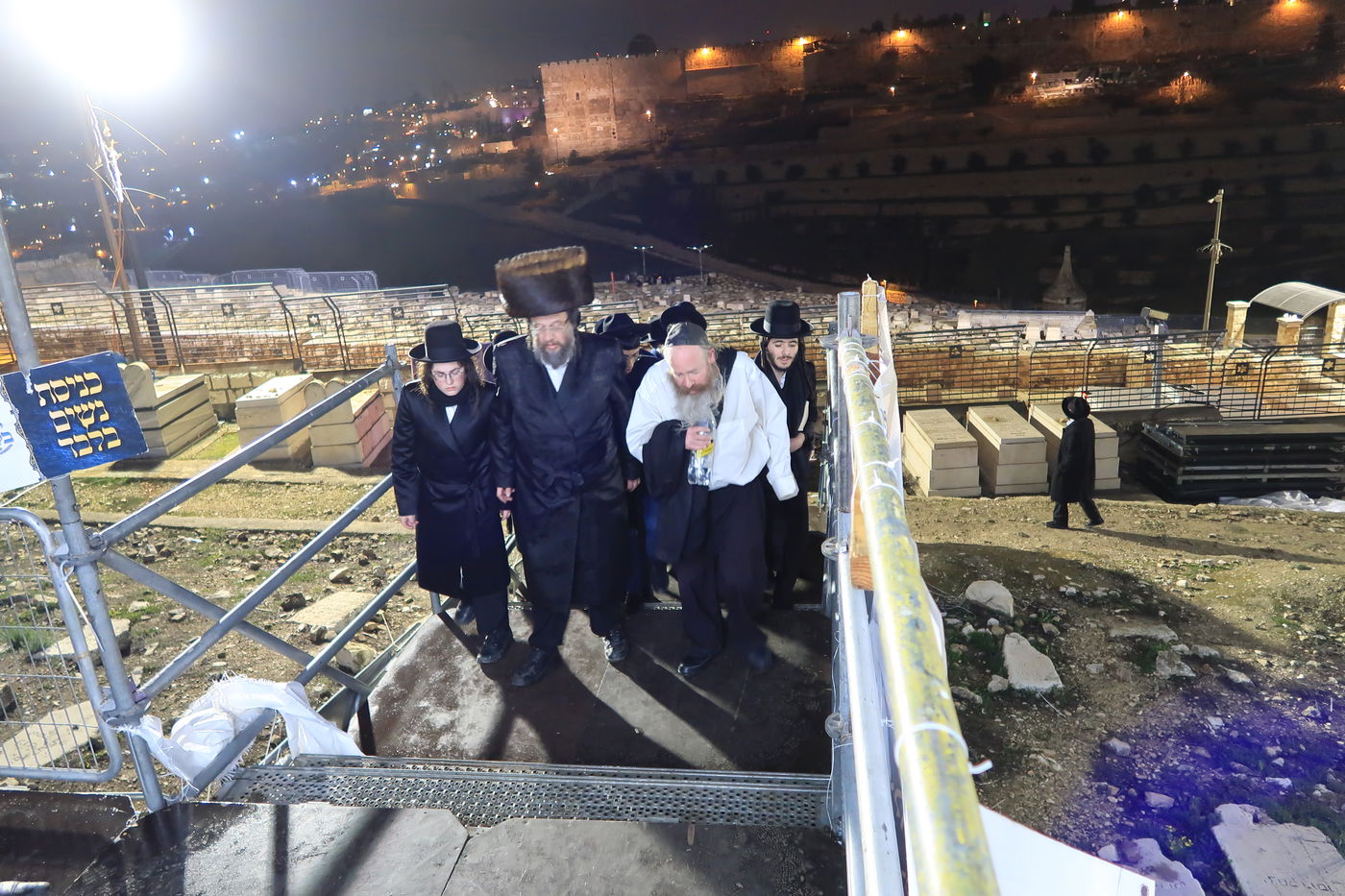 המונים בהילולת הרה"ק רבי אברהם גרשון מקיטוב זיע"א