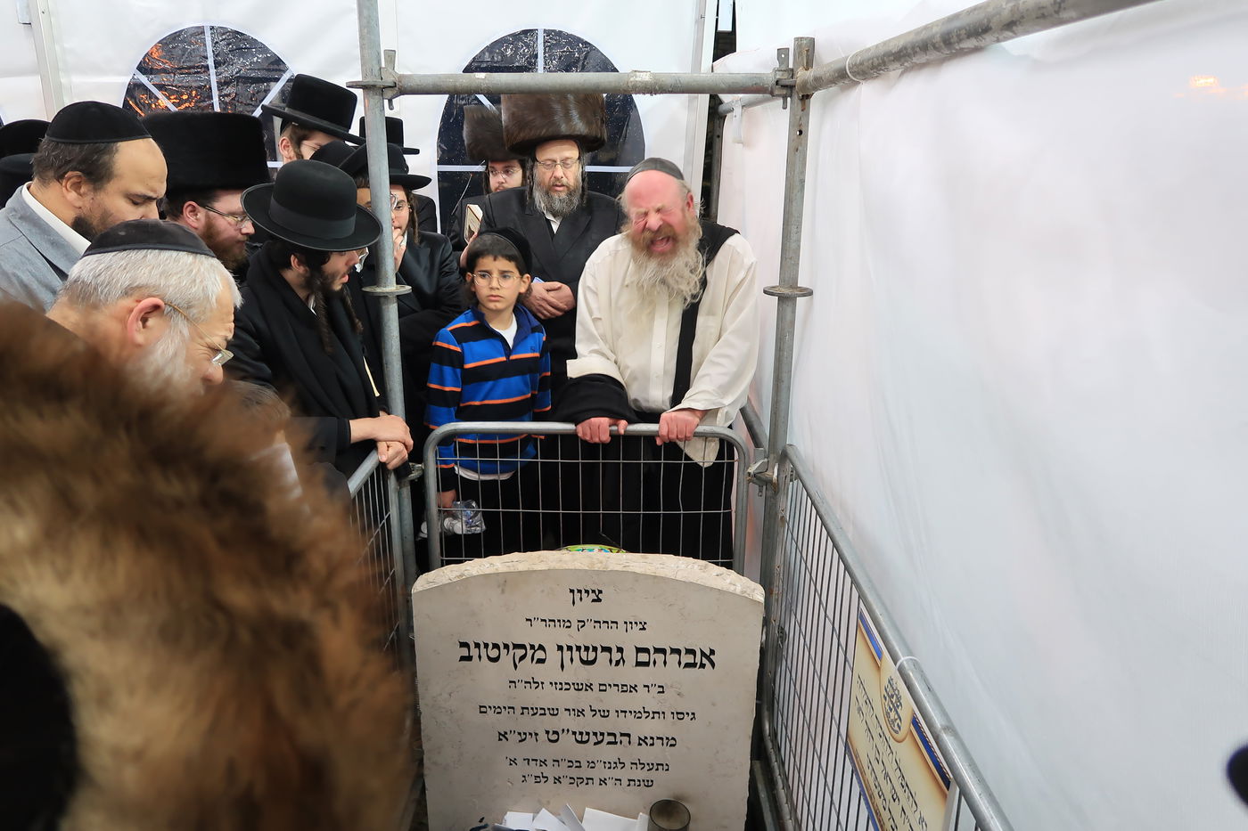 המונים בהילולת הרה"ק רבי אברהם גרשון מקיטוב זיע"א