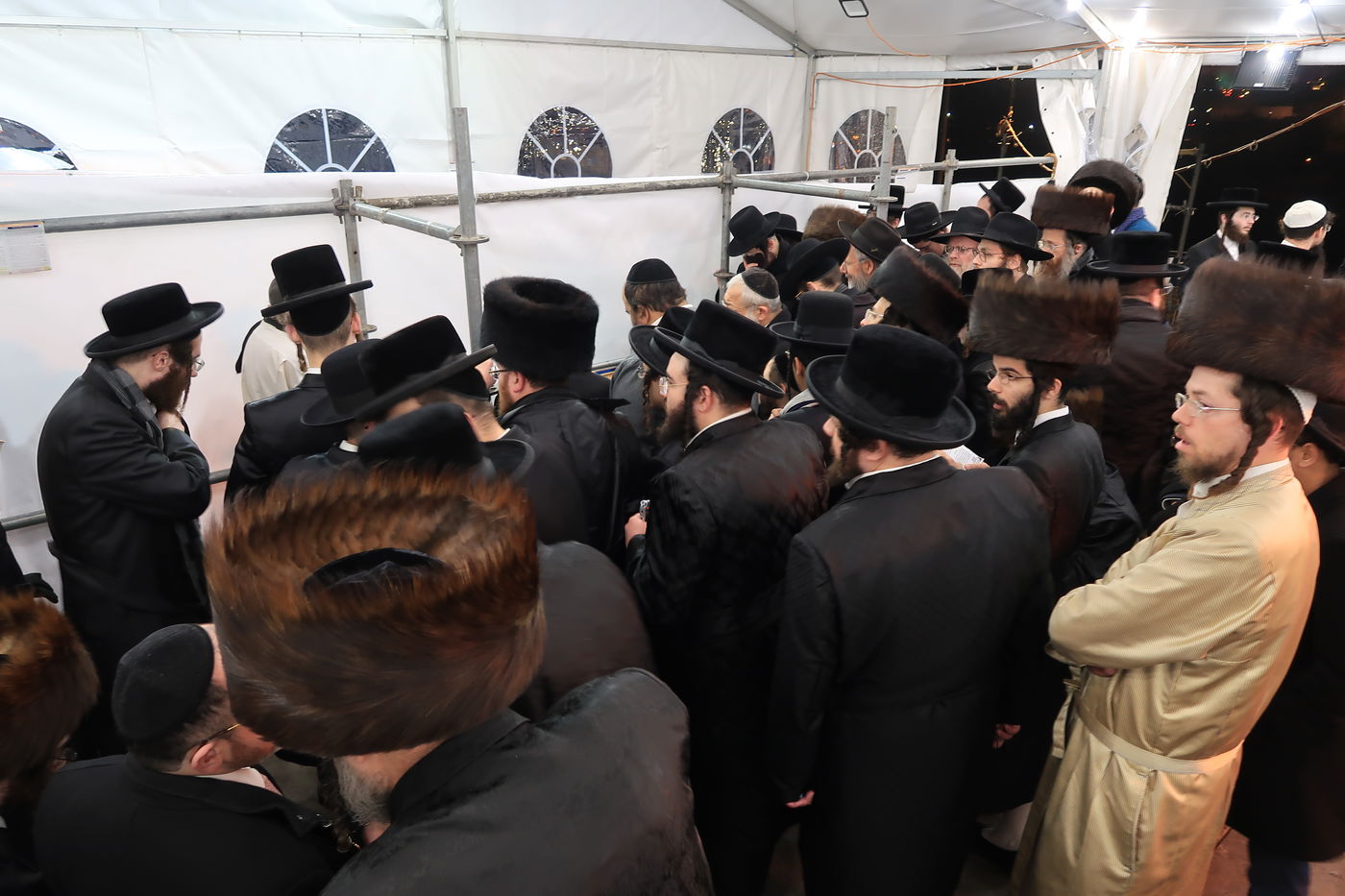 המונים בהילולת הרה"ק רבי אברהם גרשון מקיטוב זיע"א