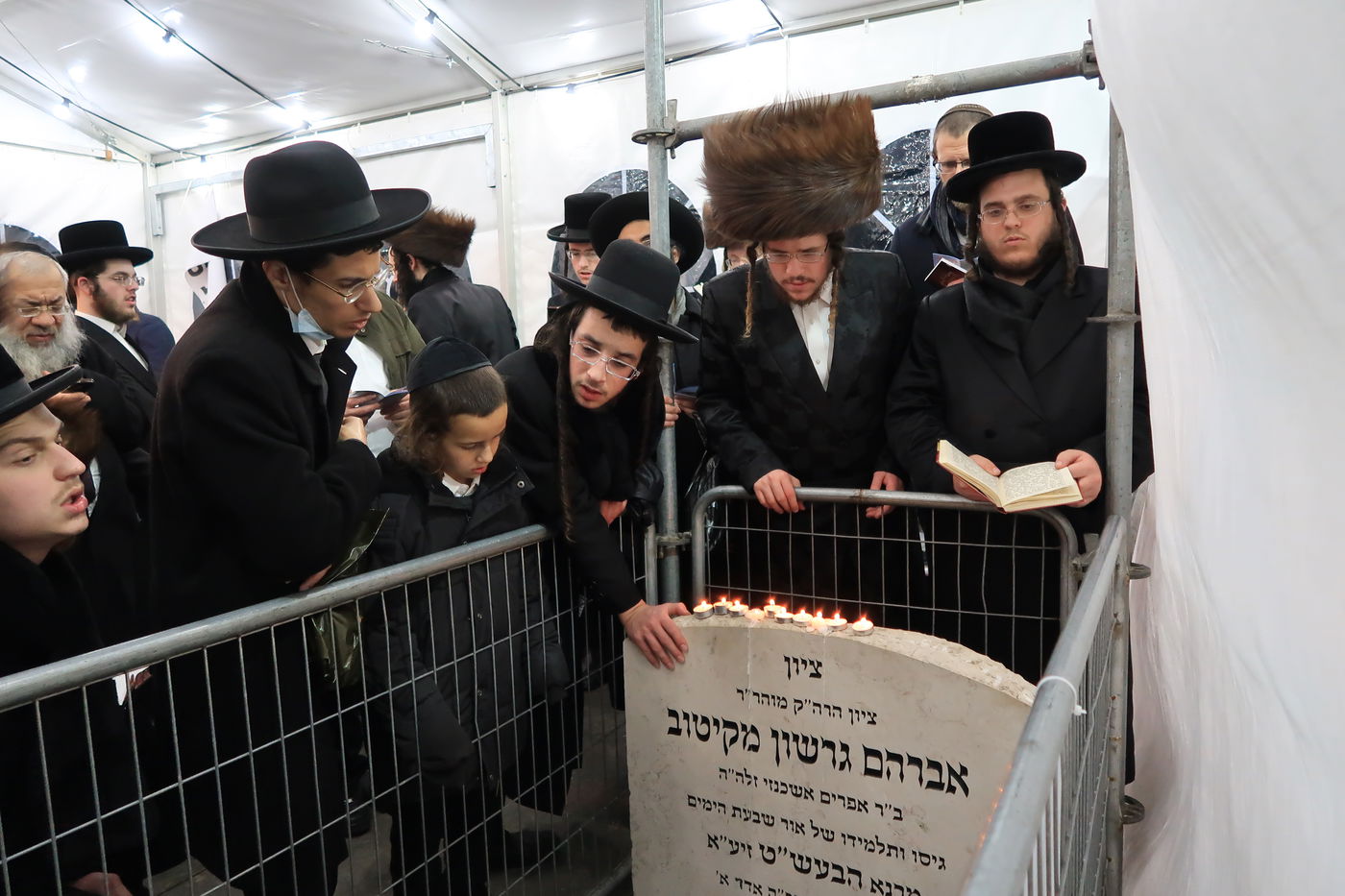 המונים בהילולת הרה"ק רבי אברהם גרשון מקיטוב זיע"א