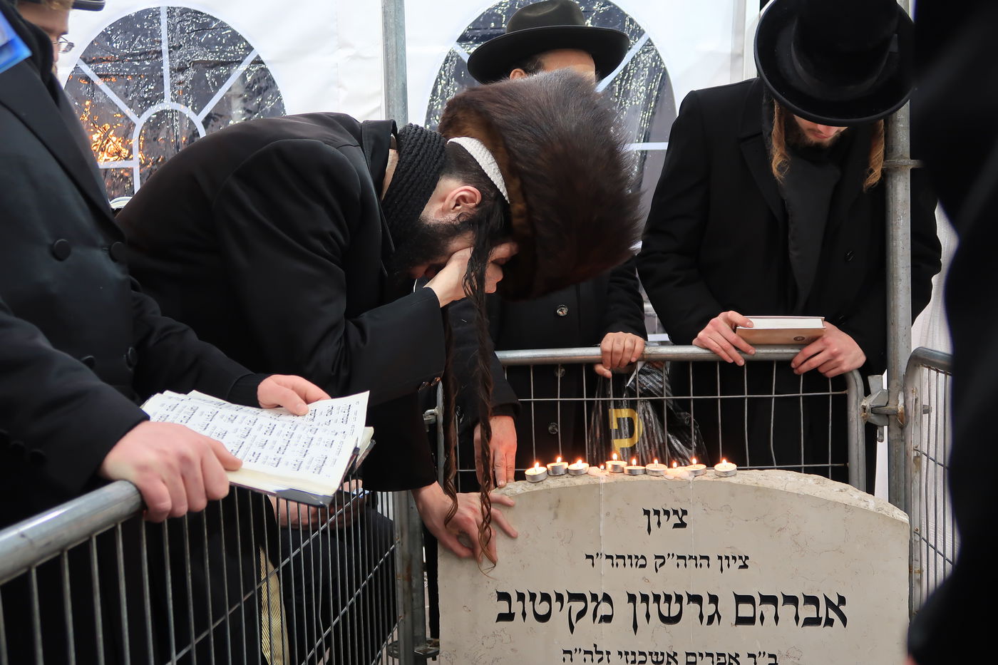 המונים בהילולת הרה"ק רבי אברהם גרשון מקיטוב זיע"א