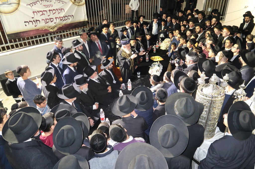 הראשון לציון השתתף: הכנסת ספר תורה לישיבת 'עטרת ראובן'