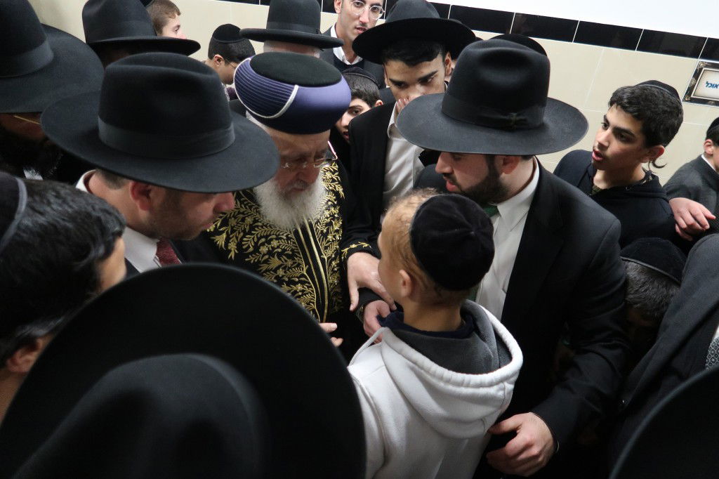 הראשון לציון השתתף: הכנסת ספר תורה לישיבת 'עטרת ראובן'