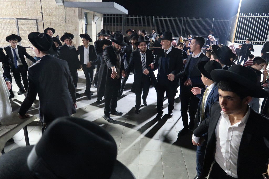 הראשון לציון השתתף: הכנסת ספר תורה לישיבת 'עטרת ראובן'