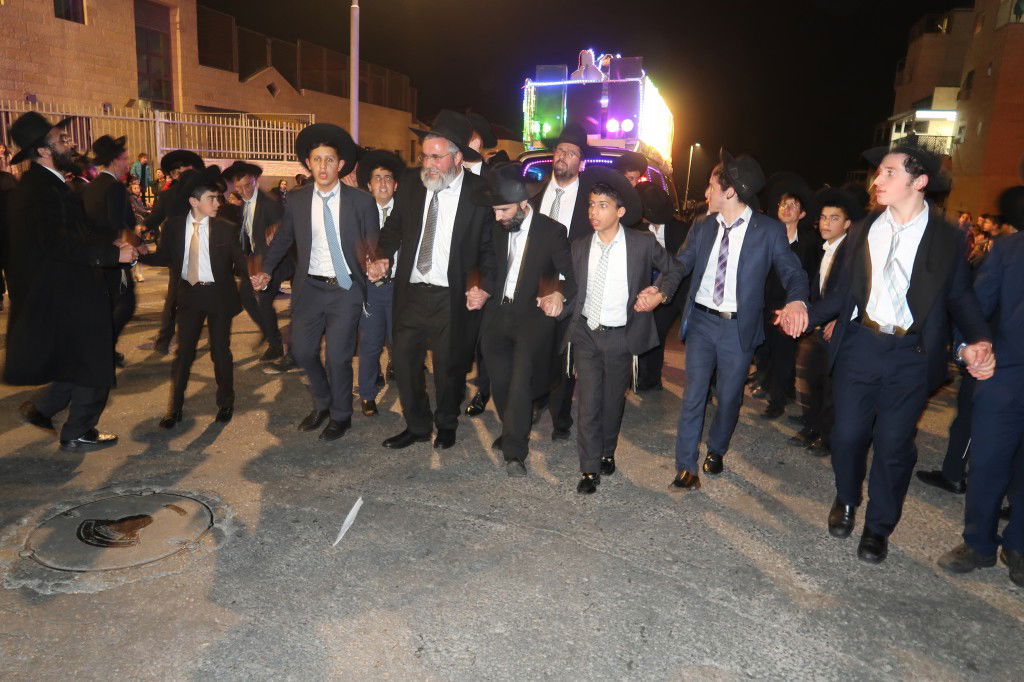 הראשון לציון השתתף: הכנסת ספר תורה לישיבת 'עטרת ראובן'