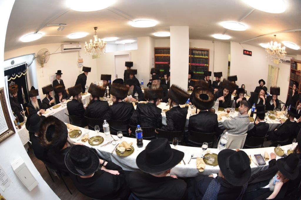 בחצר הקודש וואסלוי חגגו 'שבע ברכות' מרכזית לנכד הרבי