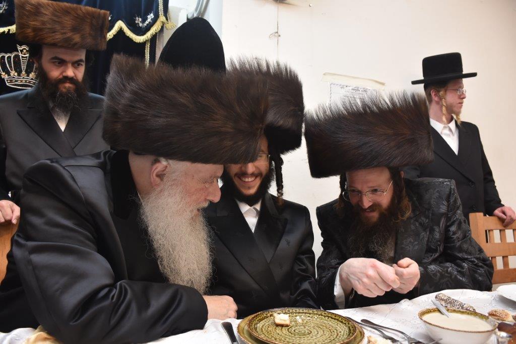 בחצר הקודש וואסלוי חגגו 'שבע ברכות' מרכזית לנכד הרבי