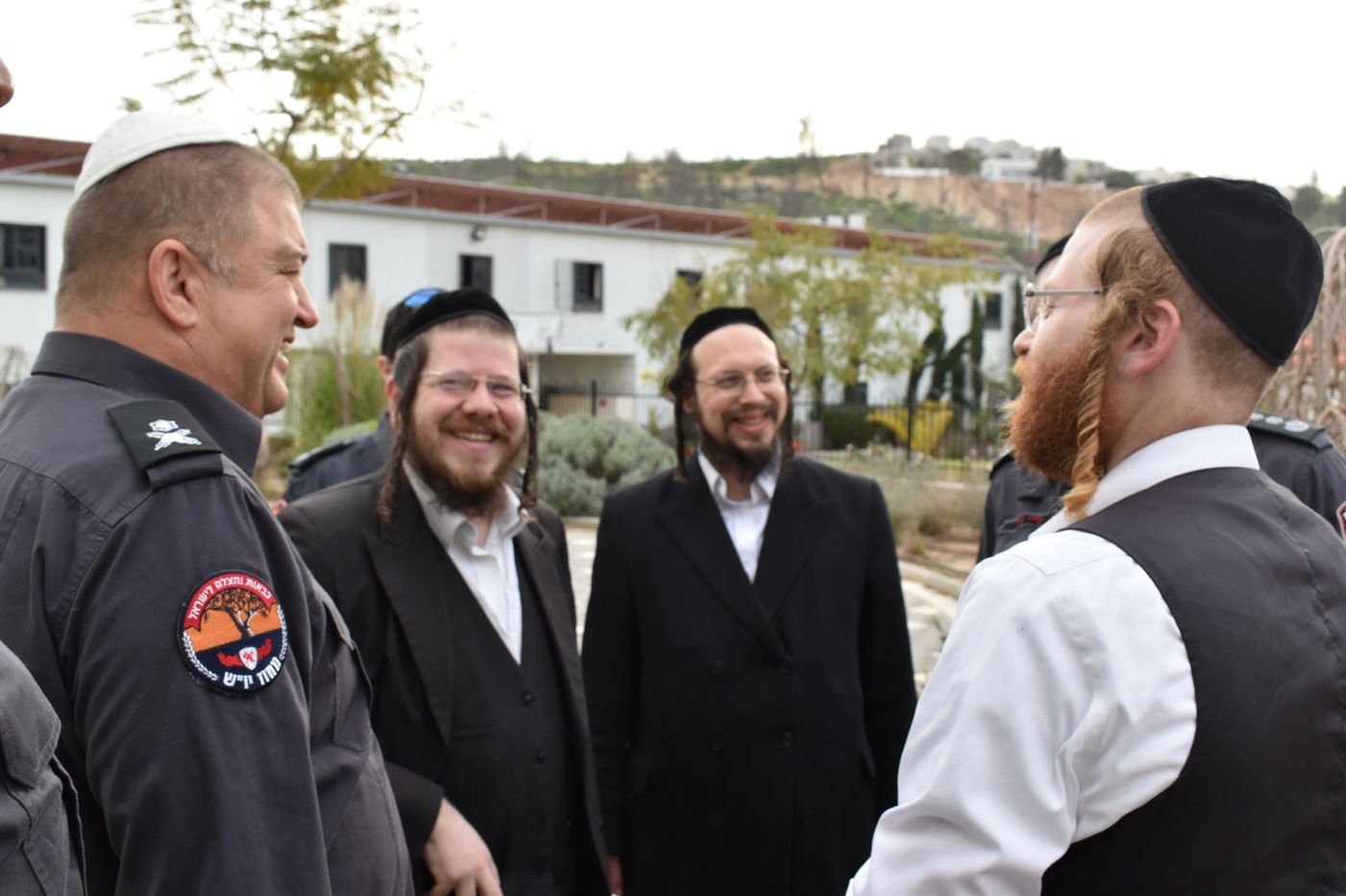 מפקד המחוז נכנס ללמוד בישיבה בקריית ספר