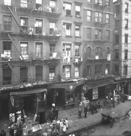 רוכלים יהודים בשכונה