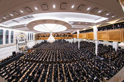 חסידי סאטמר בימינו; למצולמים אין קשר לנאמר בכתבה