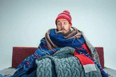 ככל שכואב להם יותר – הם יצחקו יותר כי זה הדרך שלהם להדחיק את הכאב