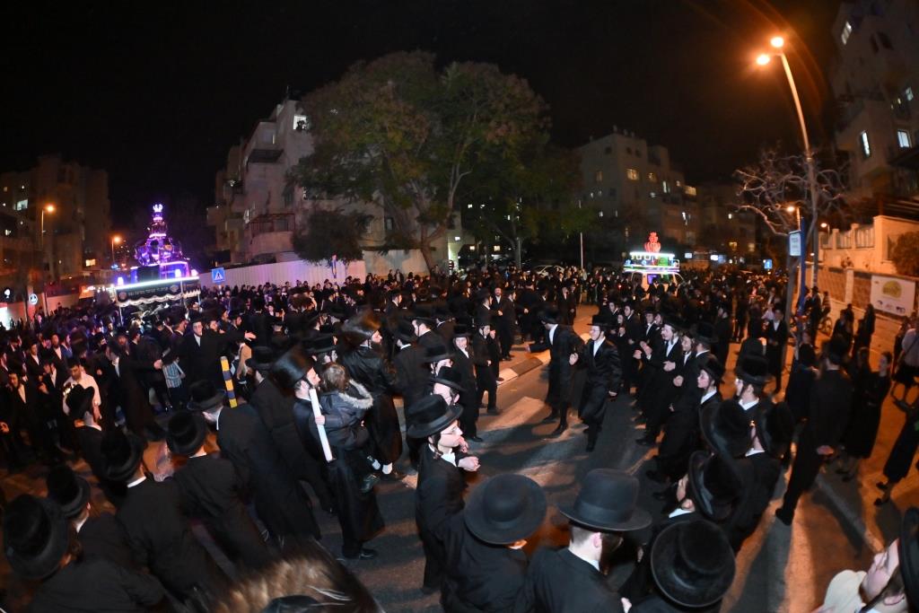 במאקווא באלעד הכניסו ספר תורה חדש