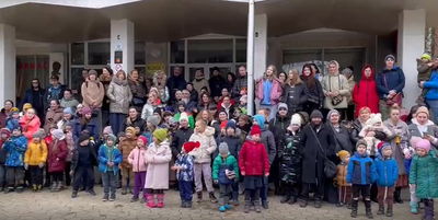 "ספאסיבה השם"; פליטי אודסה נעמדו לשיר מרגש