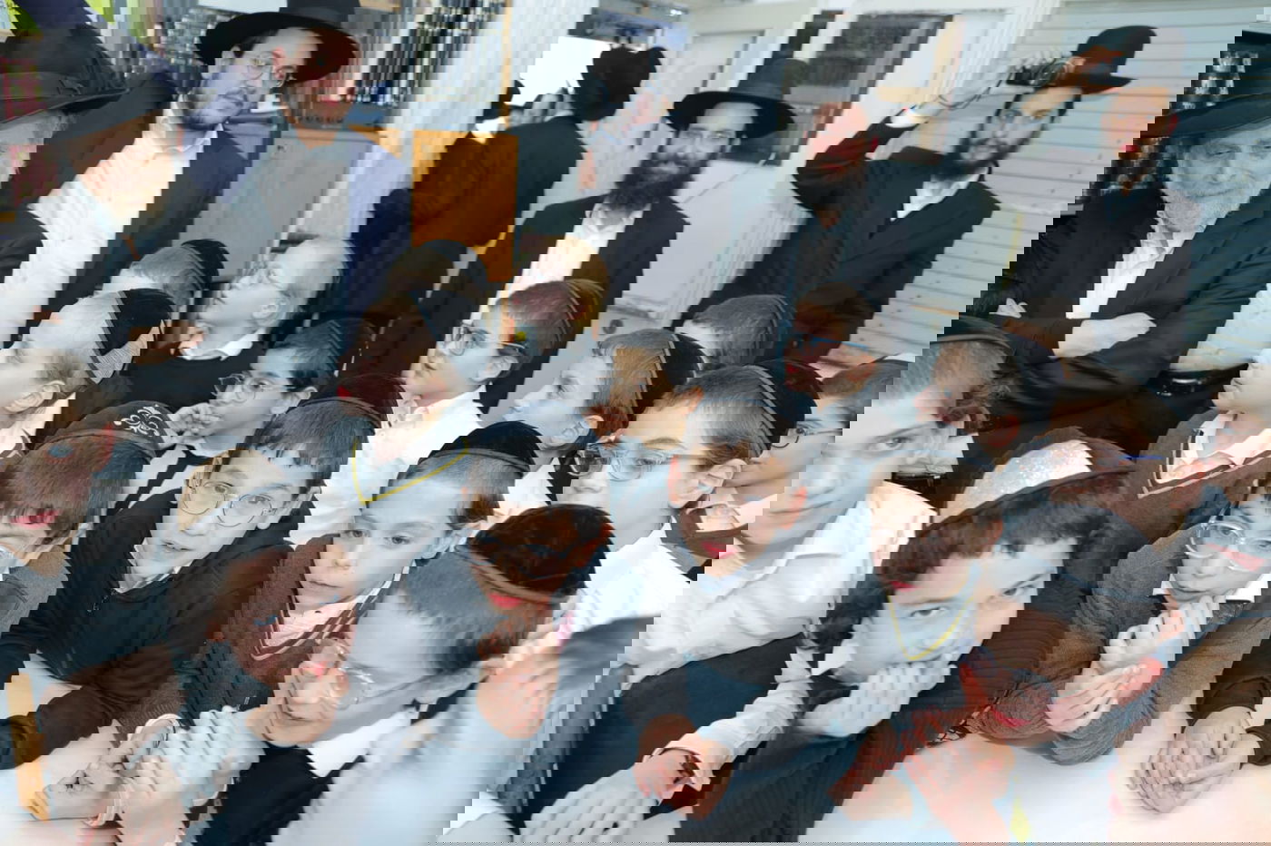 ילדי כיתה ג' נבחנו על הגמרא אצל הגר"ג אדלשטיין; צפו