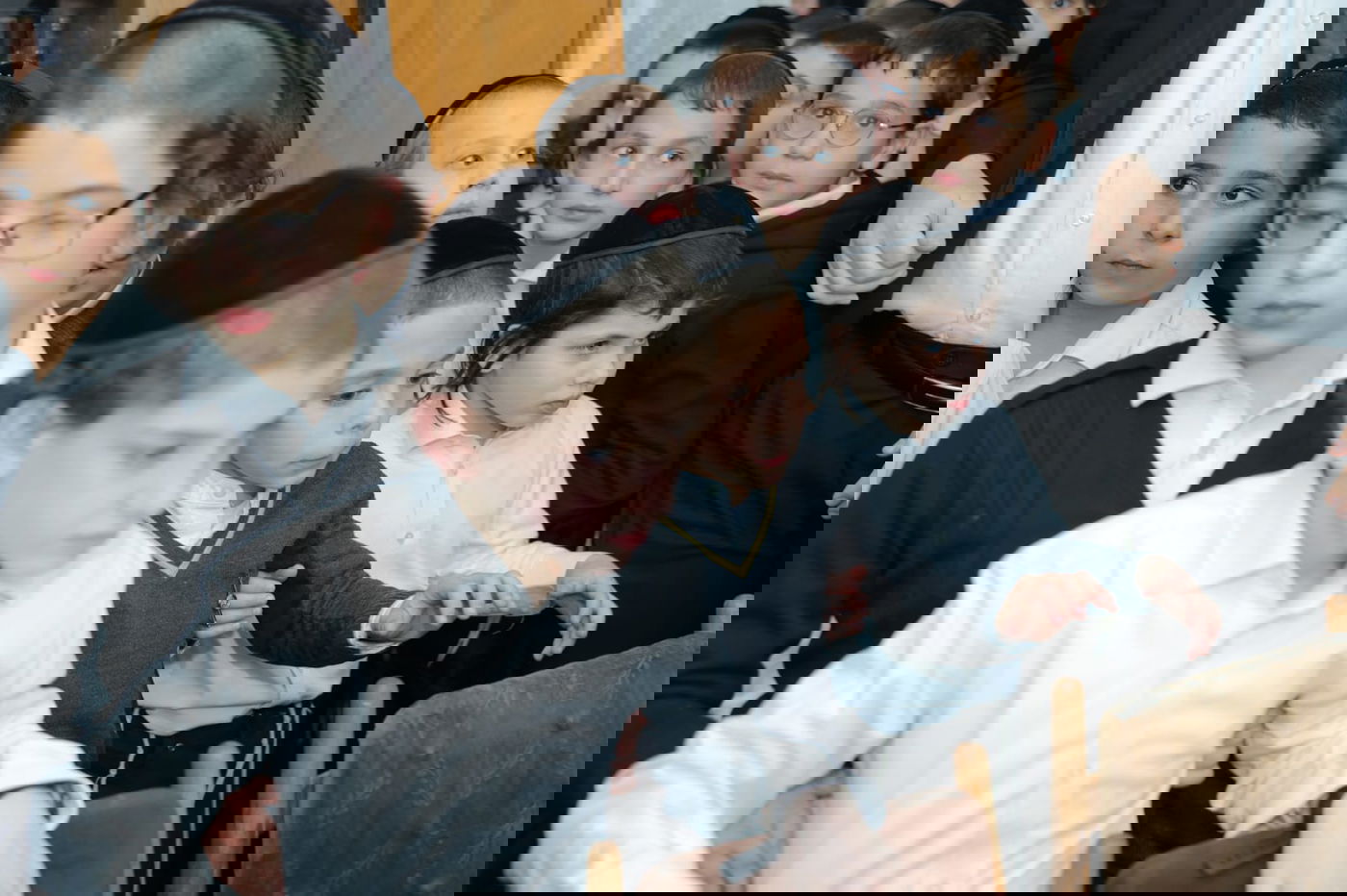 ילדי כיתה ג' נבחנו על הגמרא אצל הגר"ג אדלשטיין; צפו