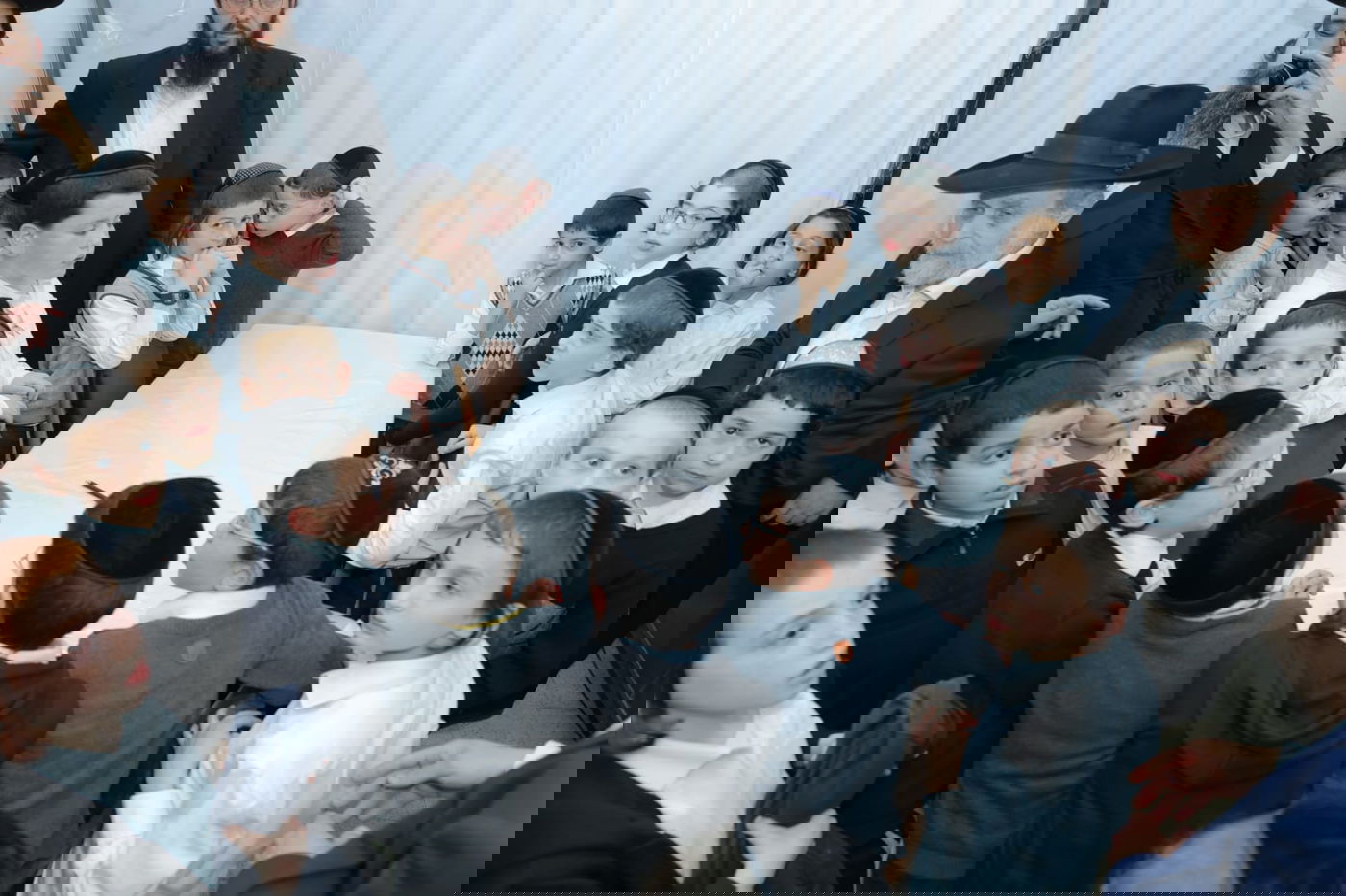 ילדי כיתה ג' נבחנו על הגמרא אצל הגר"ג אדלשטיין; צפו