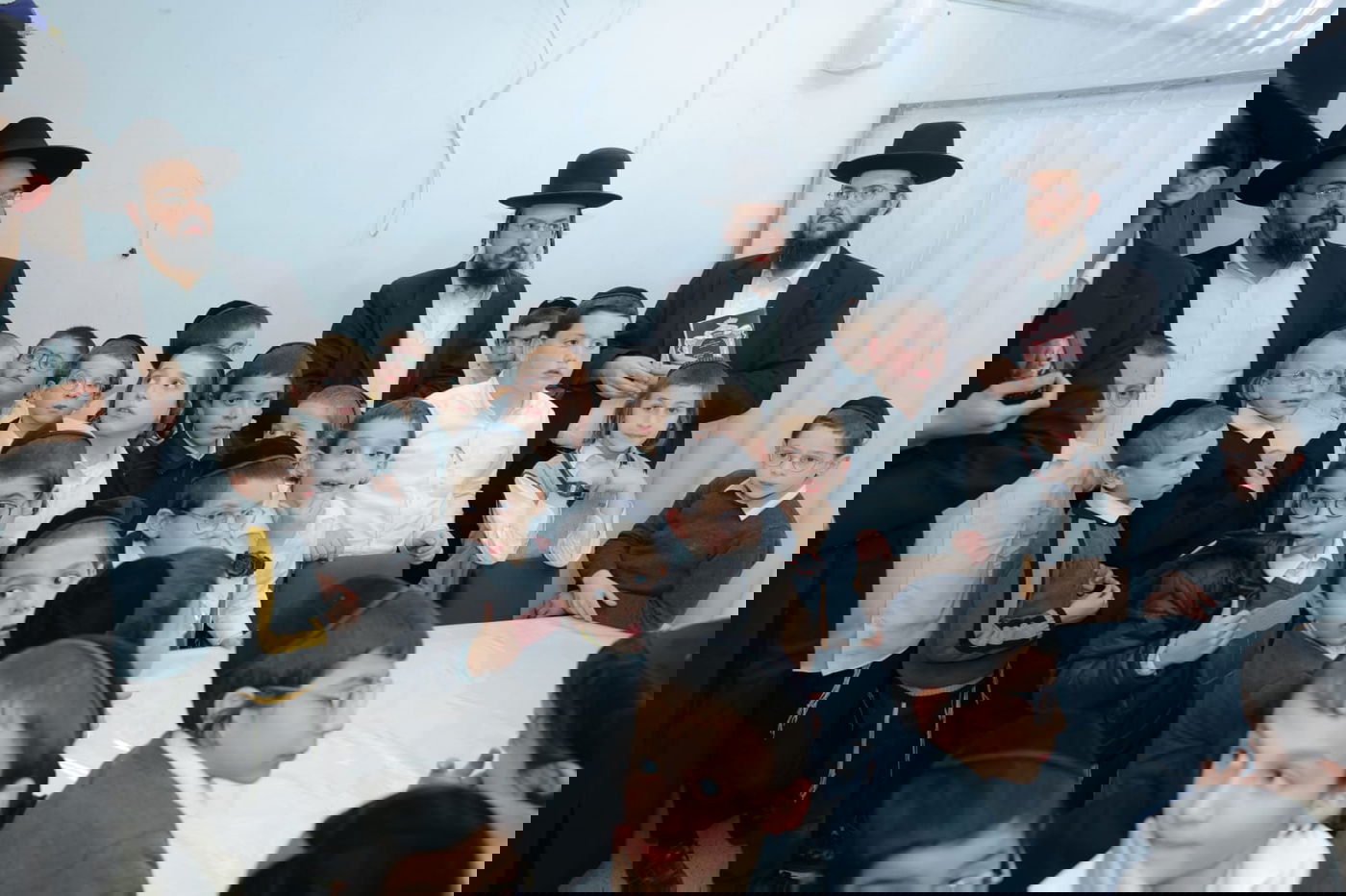 ילדי כיתה ג' נבחנו על הגמרא אצל הגר"ג אדלשטיין; צפו