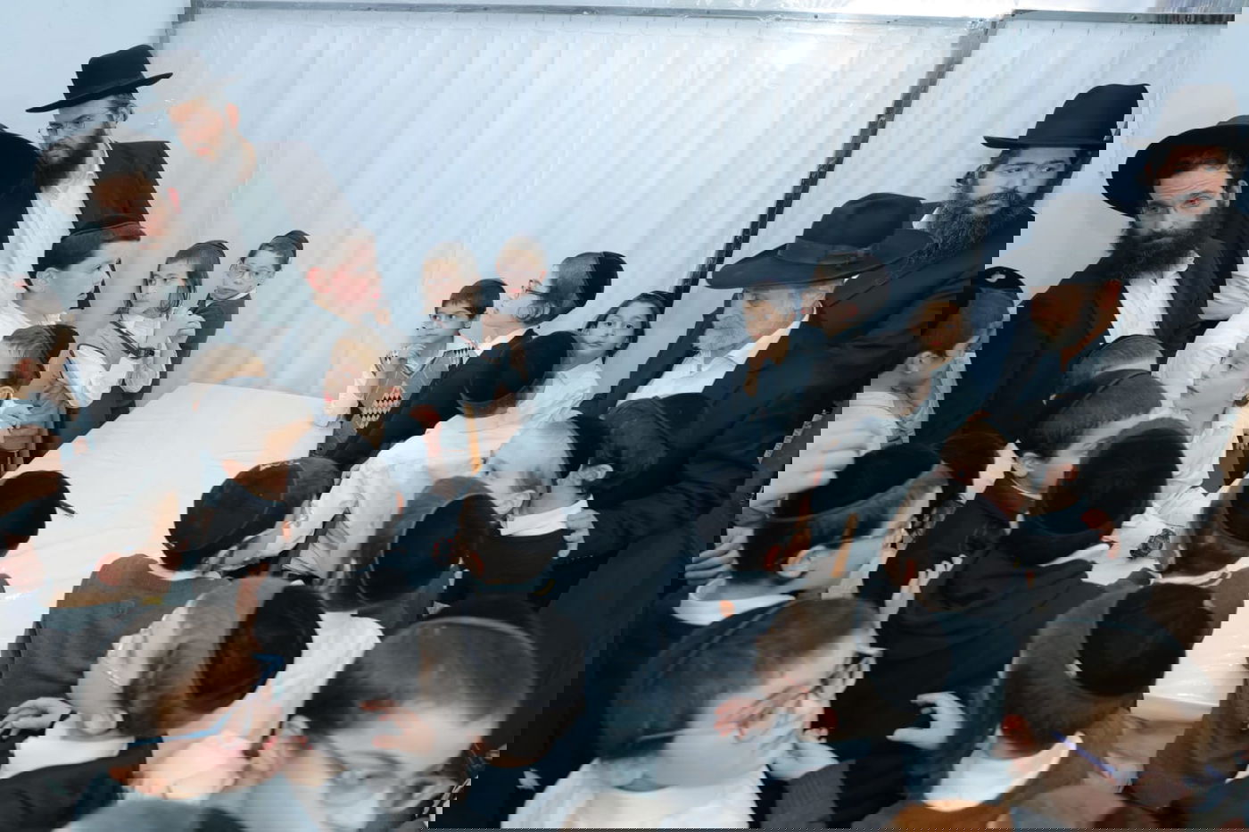 ילדי כיתה ג' נבחנו על הגמרא אצל הגר"ג אדלשטיין; צפו