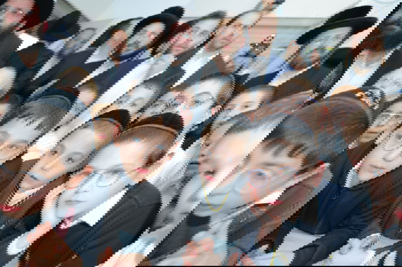 ילדי כיתה ג' נבחנו על הגמרא אצל הגר"ג אדלשטיין; צפו