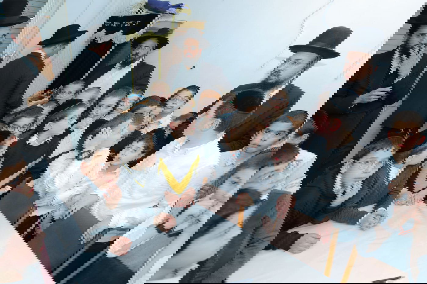 ילדי כיתה ג' נבחנו על הגמרא אצל הגר"ג אדלשטיין; צפו