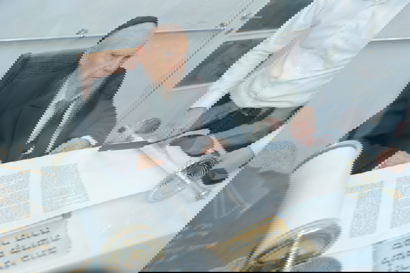 ילדי כיתה ג' נבחנו על הגמרא אצל הגר"ג אדלשטיין; צפו