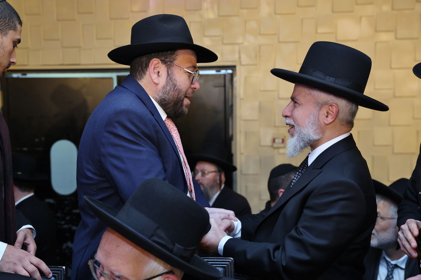 הגאון רבי זמיר כהן השיא את בנו; צפו בתיעוד