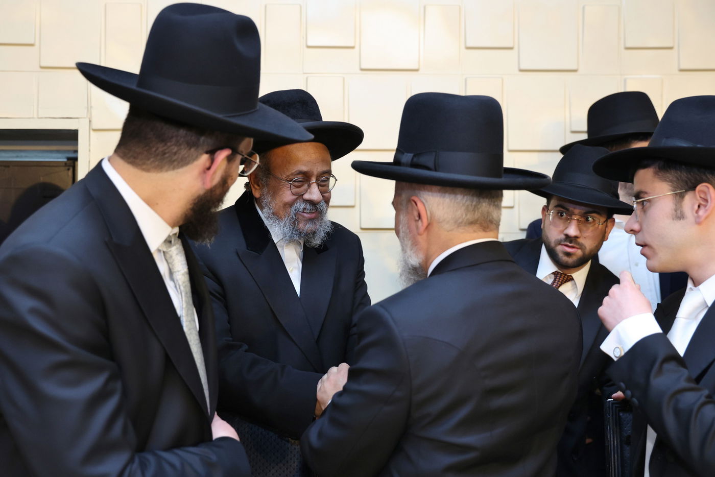 הגאון רבי זמיר כהן השיא את בנו; צפו בתיעוד