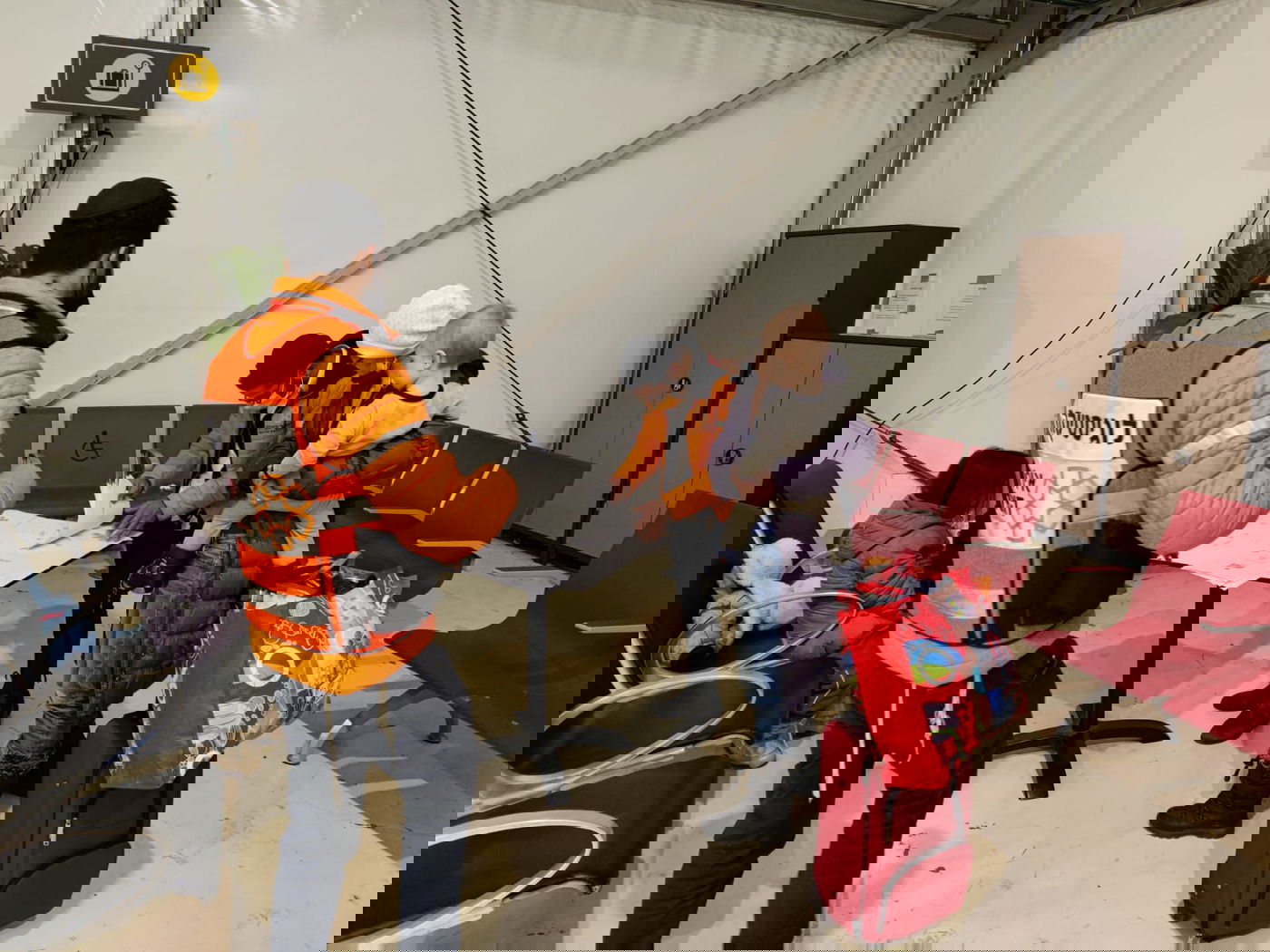 בסיוע למשפחות לעלות למטוס