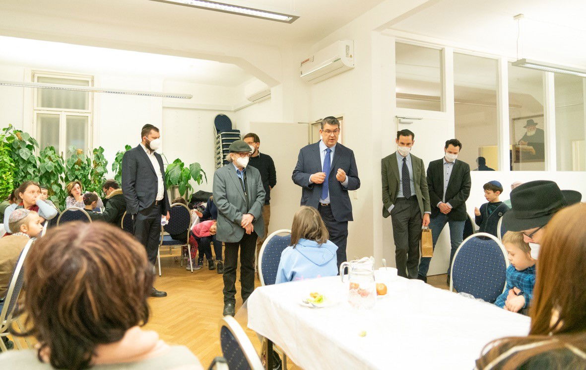 קולטים פליטים בוינה- באדיבות הקהילה היהודית