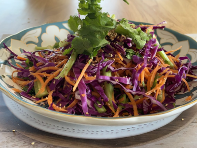 מתכון לסלט כרוב סגול וגזר בנוסח אסייתי