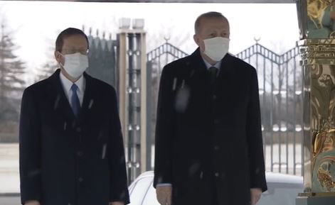 בארמון המלוכה: הנשיא יצחק הרצוג בקבלת פנים בטורקיה