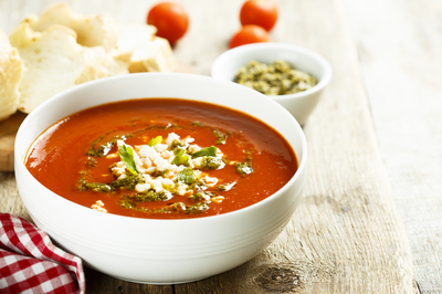 כל מילה רק תהרוס: מרק עגבניות וגבינת פטה אפויה