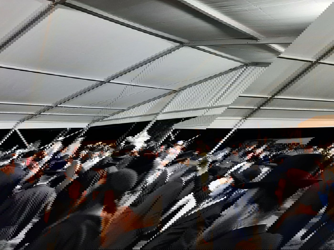 אחרי העימותים: ריקודים סמוך לציון במירון