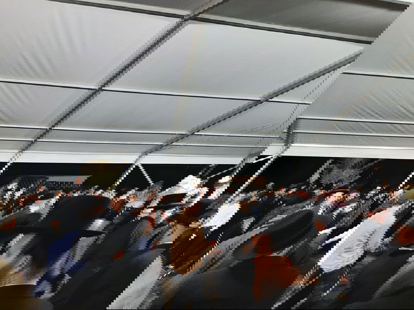 אחרי העימותים: ריקודים סמוך לציון במירון