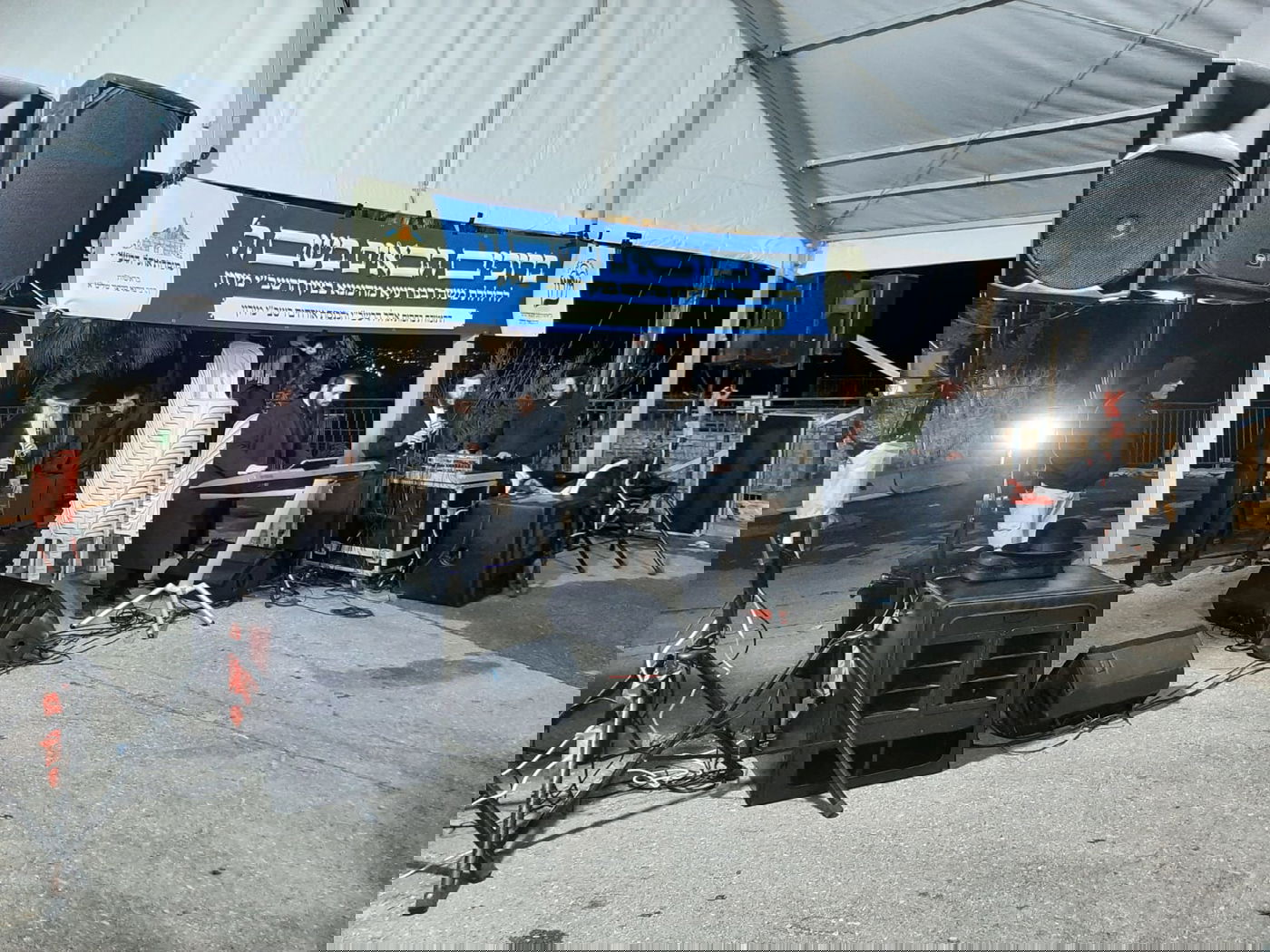 אחרי העימותים: ריקודים סמוך לציון במירון