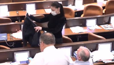 מיכאלי עם המעיל של אמסלם