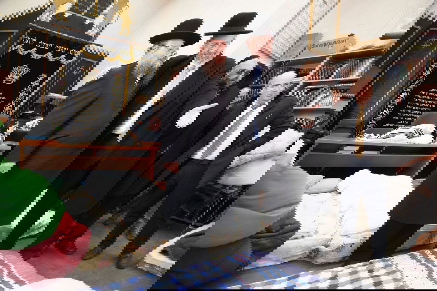 הרב הראשי הגיע לבקר את הפליטים מאוקראינה