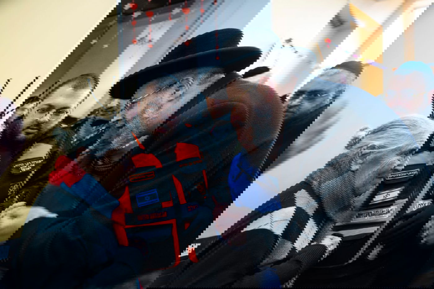 הרב הראשי הגיע לבקר את הפליטים מאוקראינה