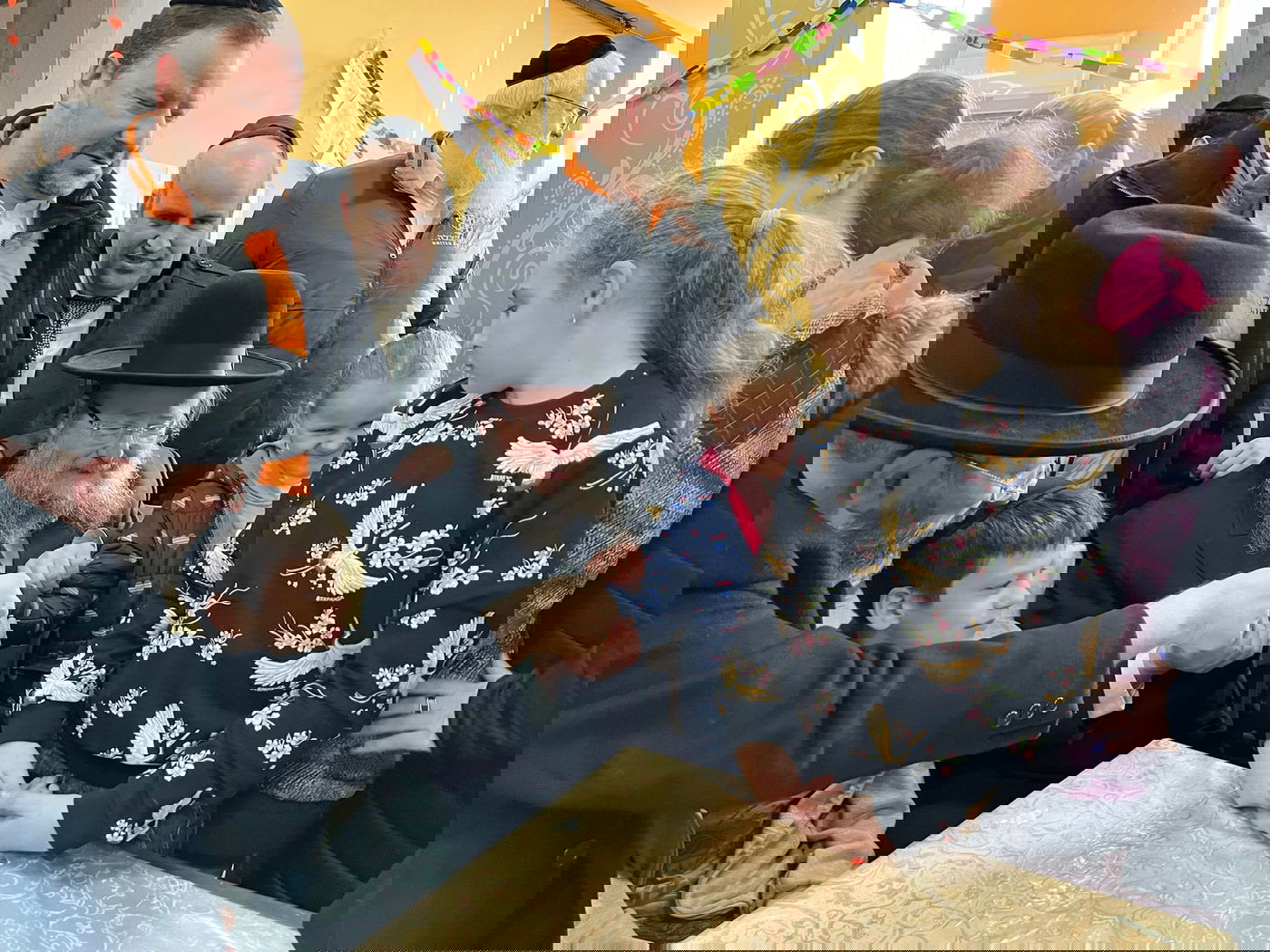 הרב הראשי הגיע לבקר את הפליטים מאוקראינה