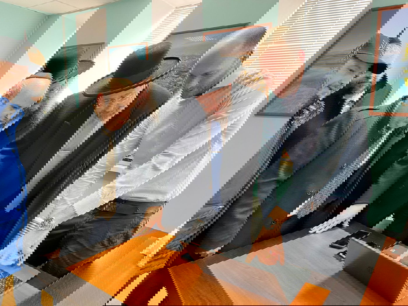 הרב הראשי הגיע לבקר את הפליטים מאוקראינה