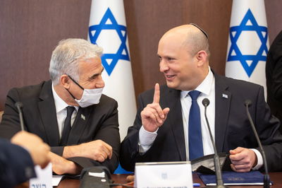 ראשי הממשלה נפתלי בנט ויאיר לפיד. צריכים לחשוב קדימה