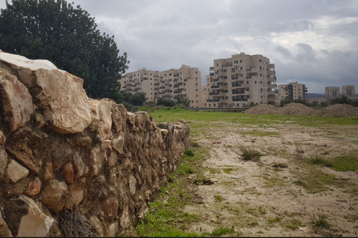 העיר העתיקה 'ירמות' מזמנו של יהושע בין נון בסמיכות לשכונה חדשה בבית שמש