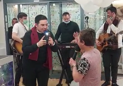 הילד הערבי שריגש עם הזמר החרדי חגג את מסיבת פורים בבית החולים